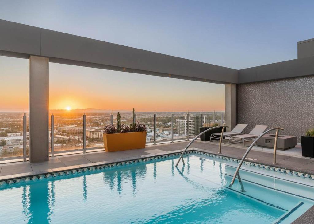 Boulevard Stays Downtown Highrise STU Sky Pool Parking Gym 15 1