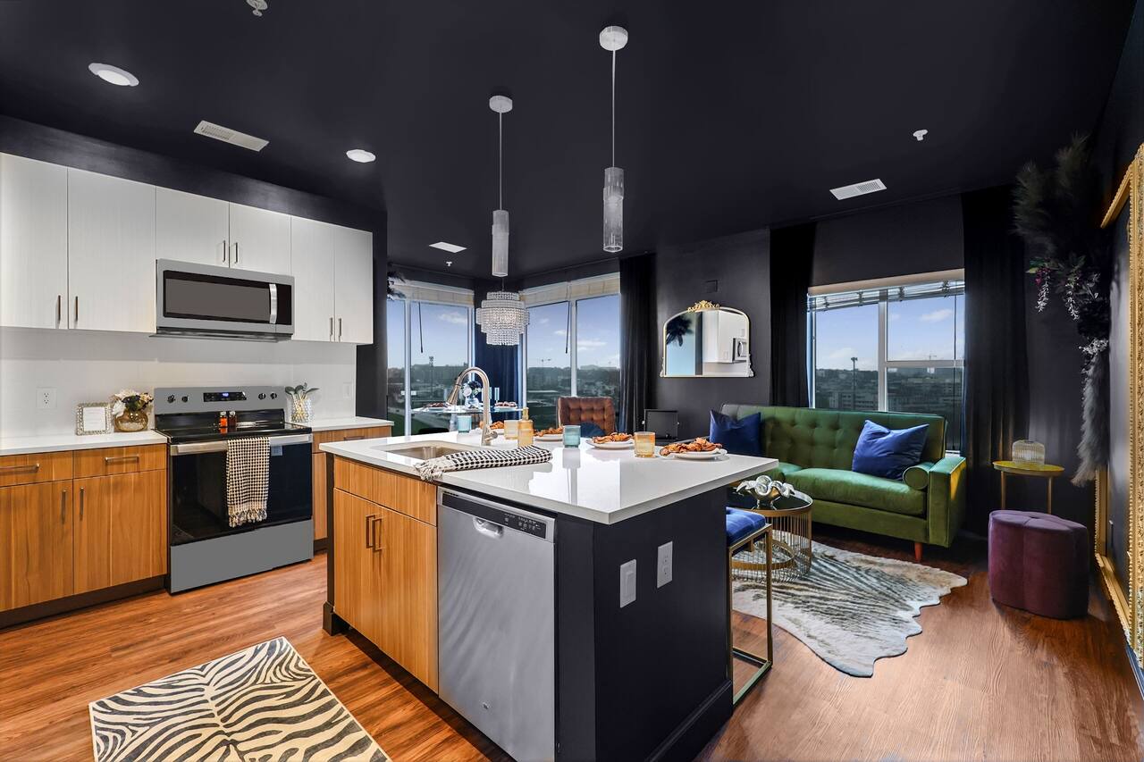 Bourbon & Bubbles, Downtown 3BR/3BA, Walkable, Rooftop Infinity Pool, 24/7Gym 1