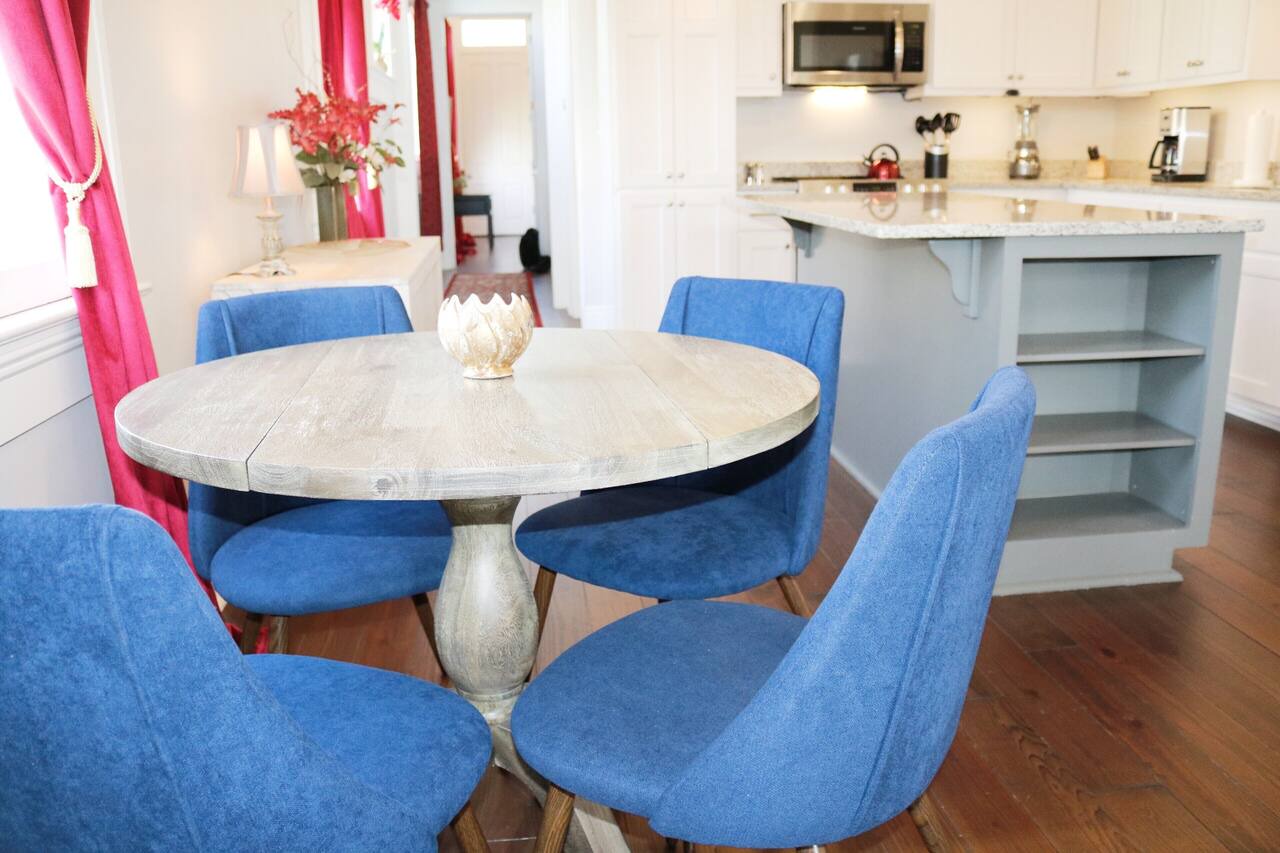 Boutique Historic 2BR 1 Block to St. Charles Streetcar Lower Garden District 1
