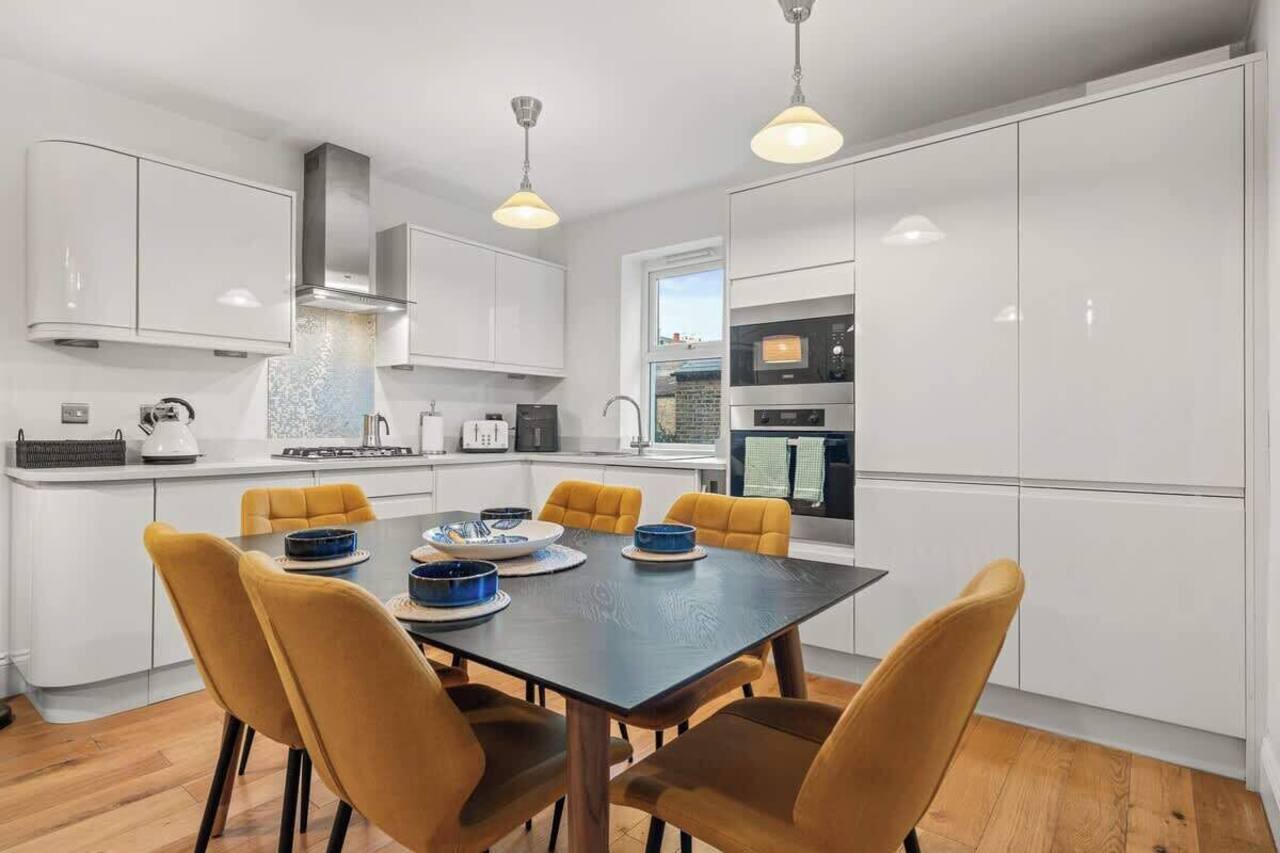 Brand NEW 2 BR Fulham Apt Nr Tube Station COZY 1