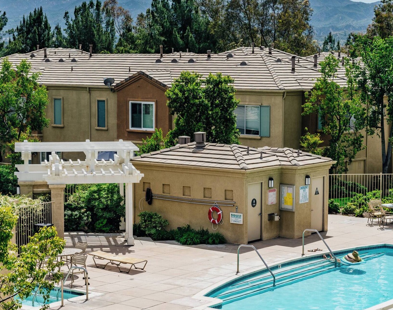Bright 2 BR + 2 BA Valencia Townhouse + Pool & Spa 1