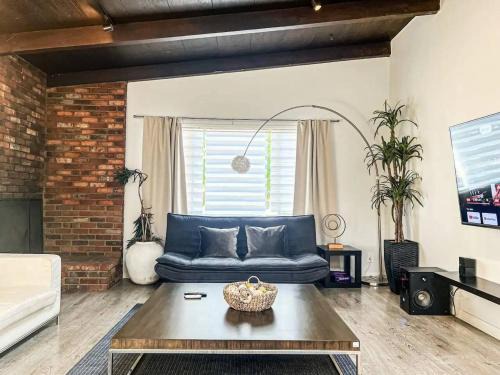 Bright 2-BR Home Near LAX with Shared Yard - SH2-LAD 1