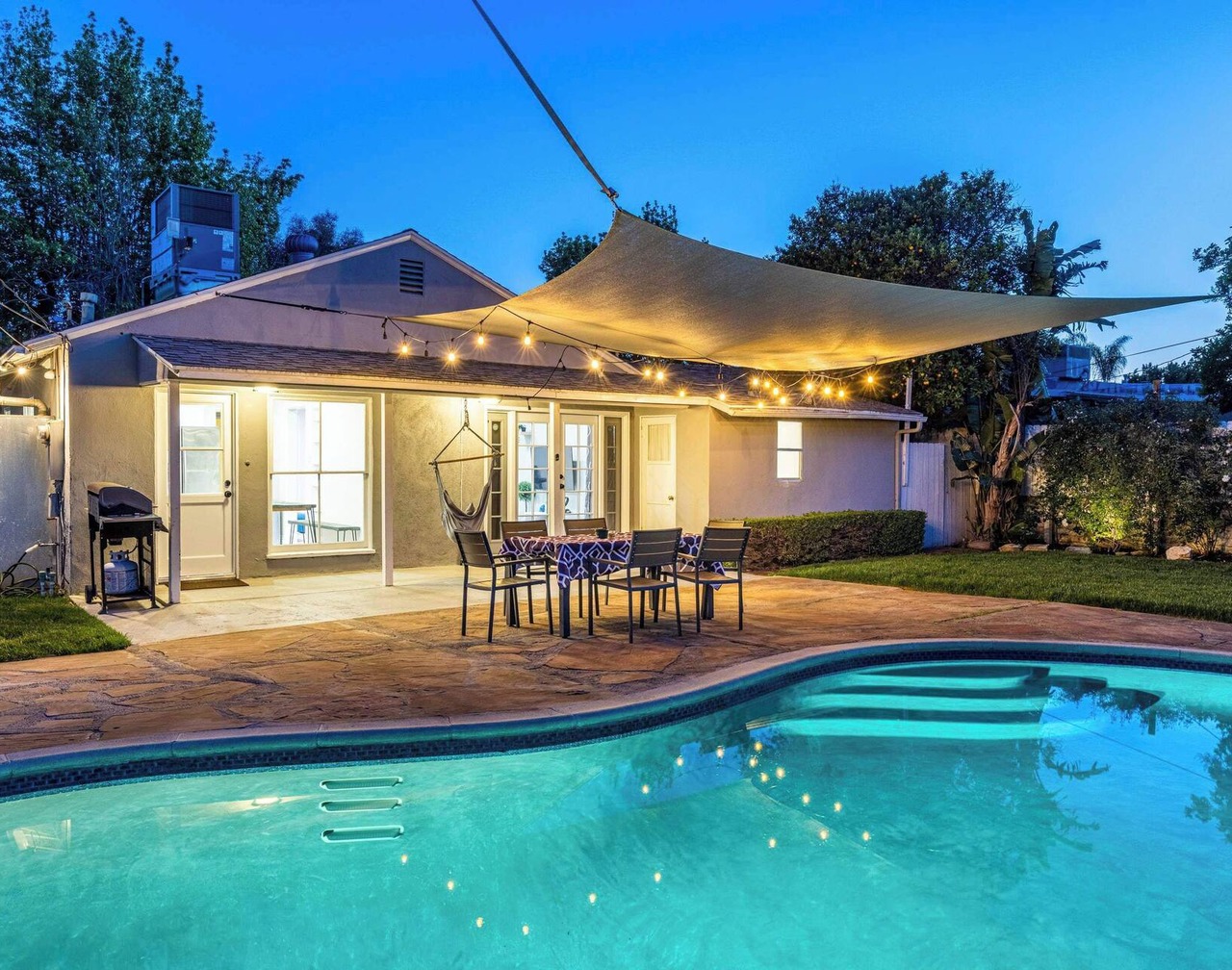 *Bright & Beautiful w/Pool, BBQ, Upscale Area* 1