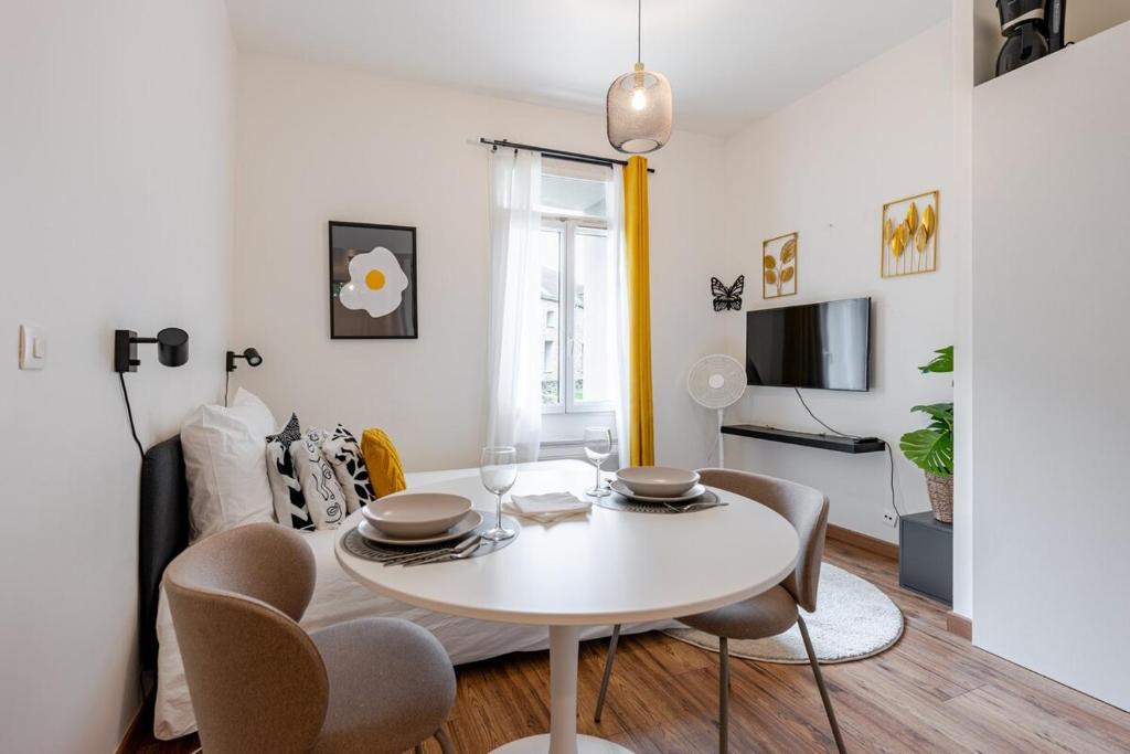 Bright Central Studio Evry- 20 min from Paris 1