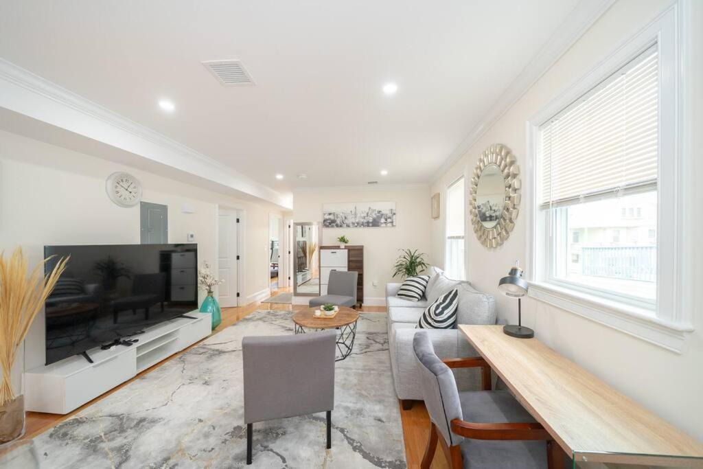 Bright & Spacious 4BR & 2BA Boston Apt - Bathtub, Free Parking near Red Line 802 1