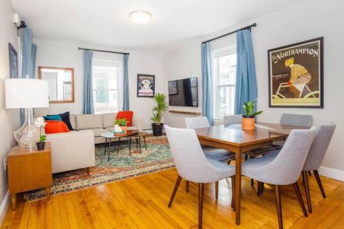 Bright & Spacious Boston Home near T 1
