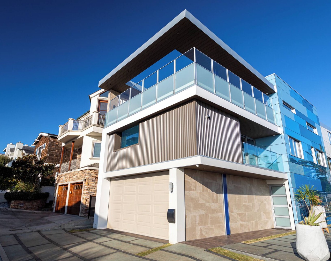 Bring the family to this spacious 7 bedrooms/7 bath home in Manhattan Beach 1