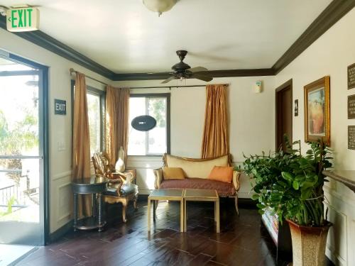 Casa Bella Inn Downtown LA 1