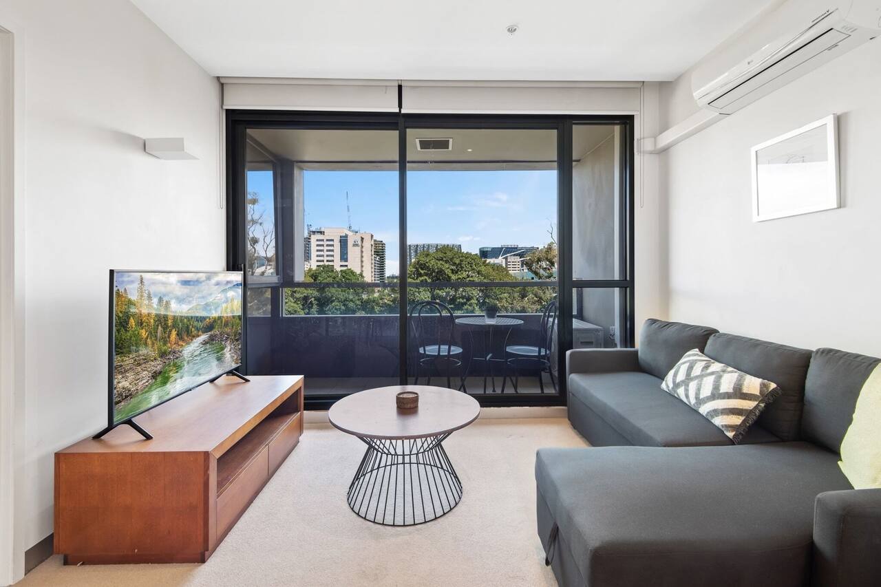 Central 1-Bed Apartment with Secure Parking 1