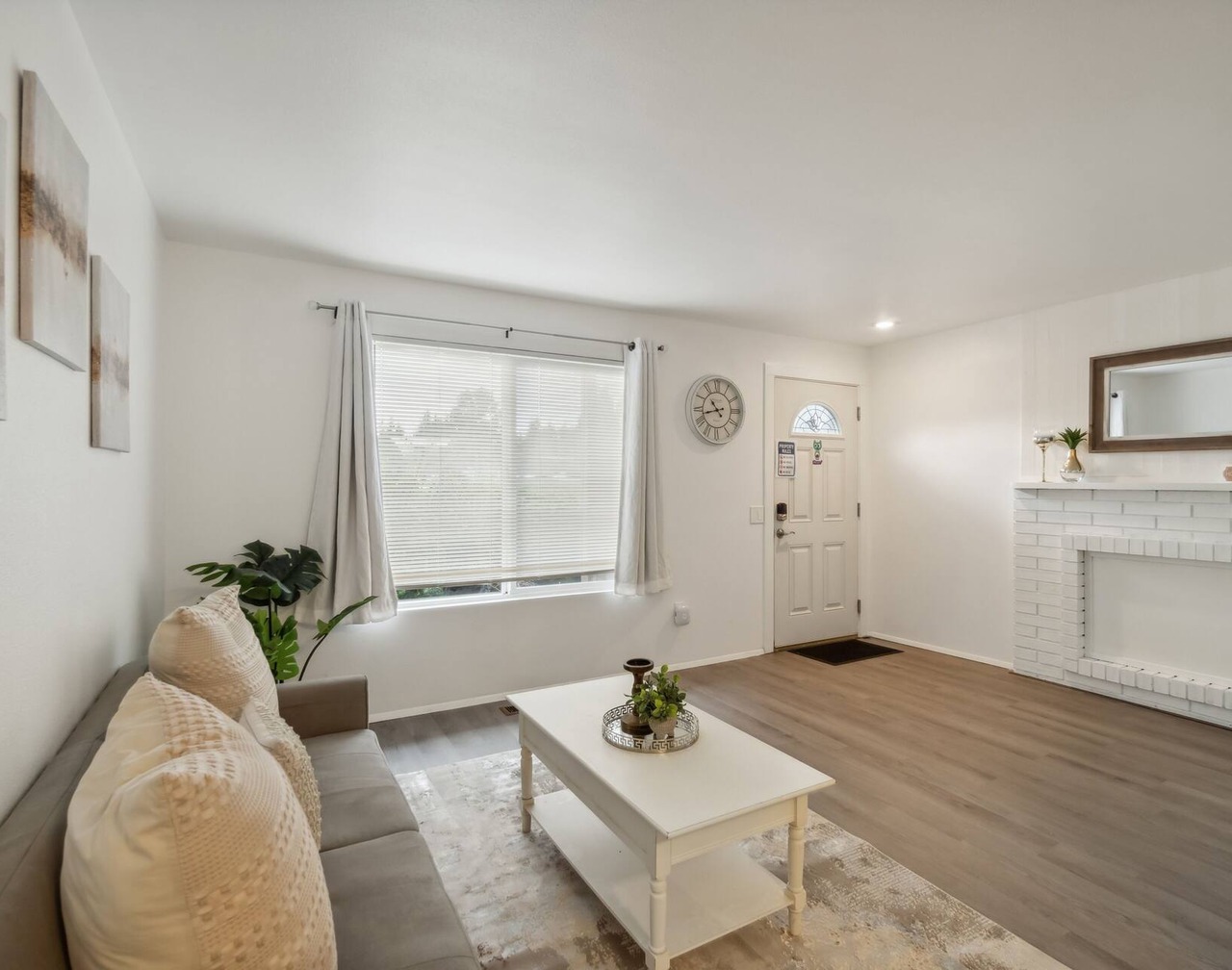 Central Bellevue Retreat 2 Bedroom Duplex 1