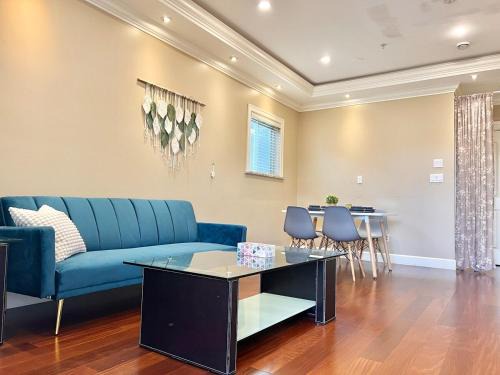 Central & Comfy 1B1B 1
