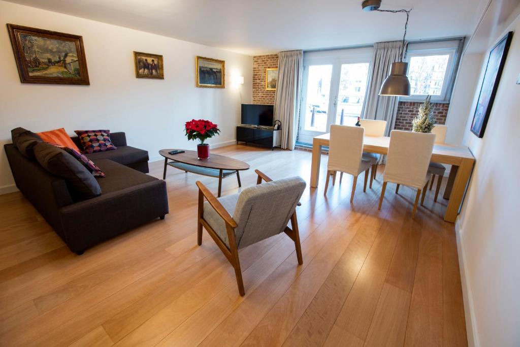 Central & Quiet Canal Apartment 1