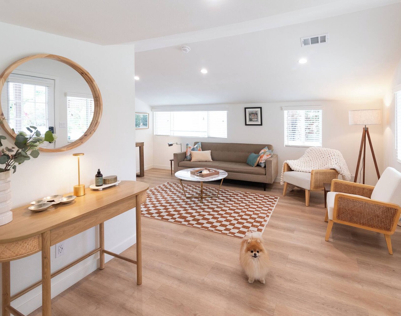 Central Thousand Oaks retreat close to shops & eats! 1
