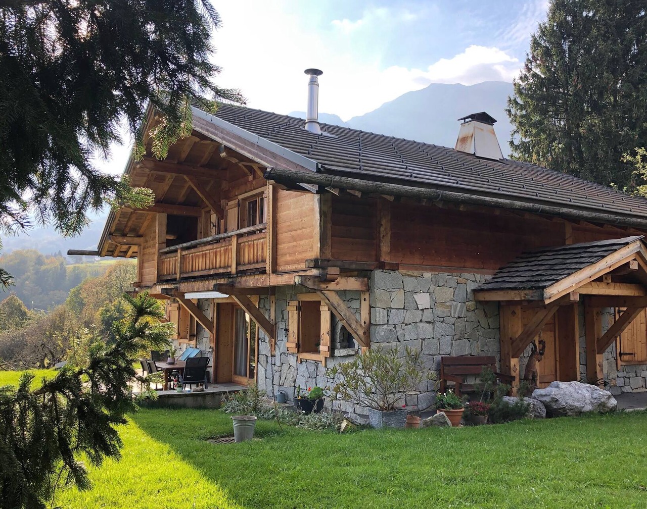 Chalet Les Champerons Entre Lacs et Montagnes 1