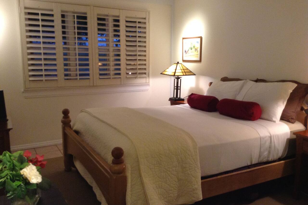 Charm. Privacy.and The Hollywood Sign 1