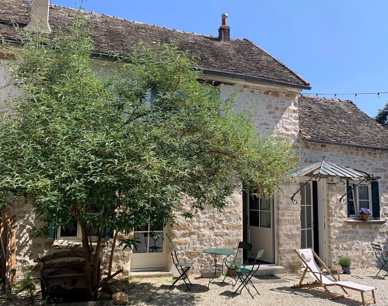 Charmantes Renoviertes Haus in Altem Anwesen mit Privatem Innenhof und Parkplatz 1