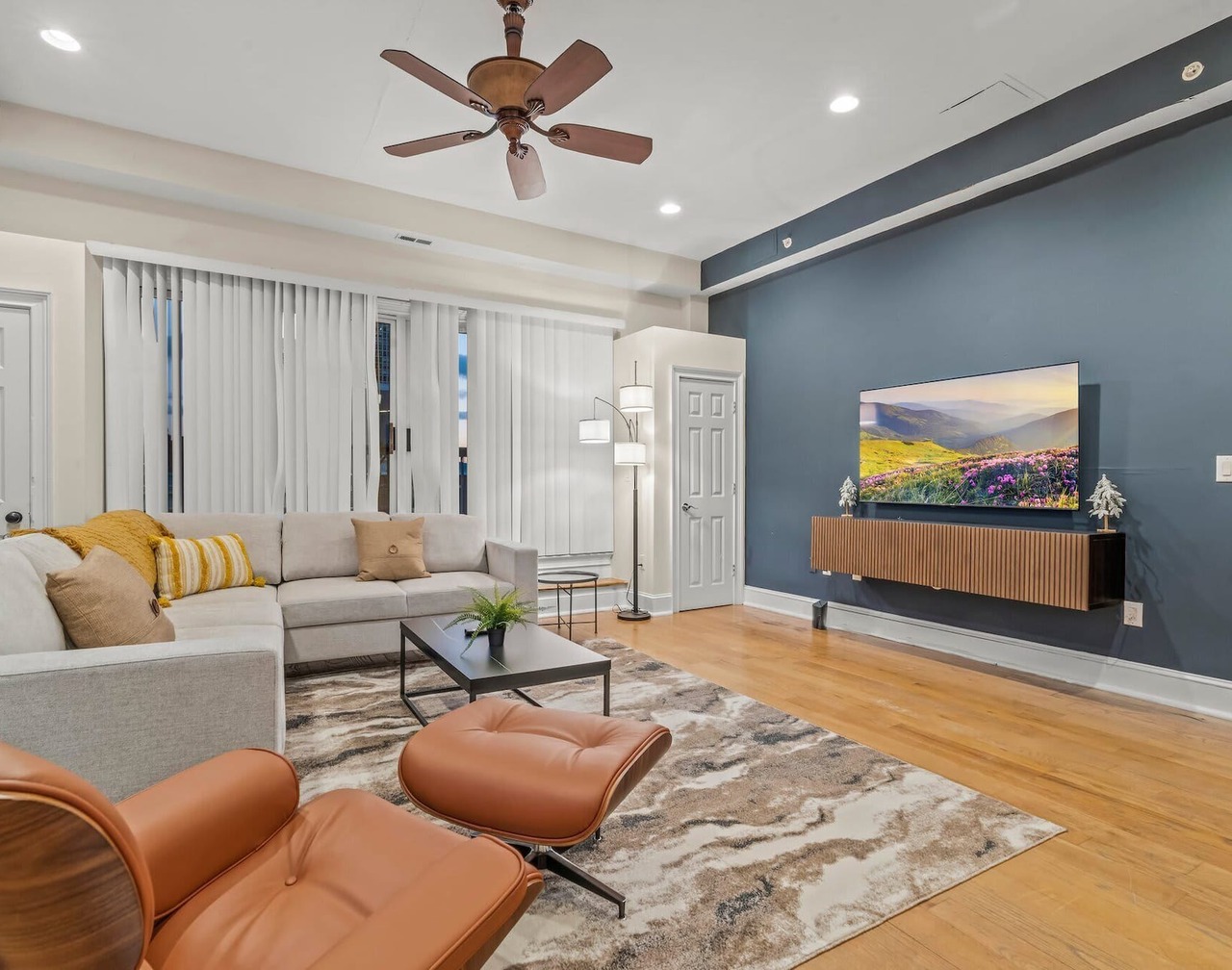 Charming 2BD by Independence Hall | Sleeps 6 1
