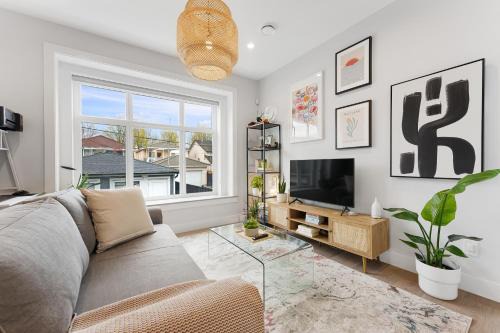 Charming 3BR Home in a Lovely Vancouver Neighborhood 1