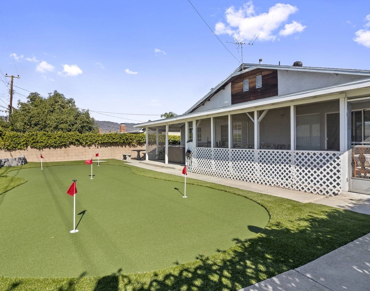Charming 5 bedroom with a putting green 1