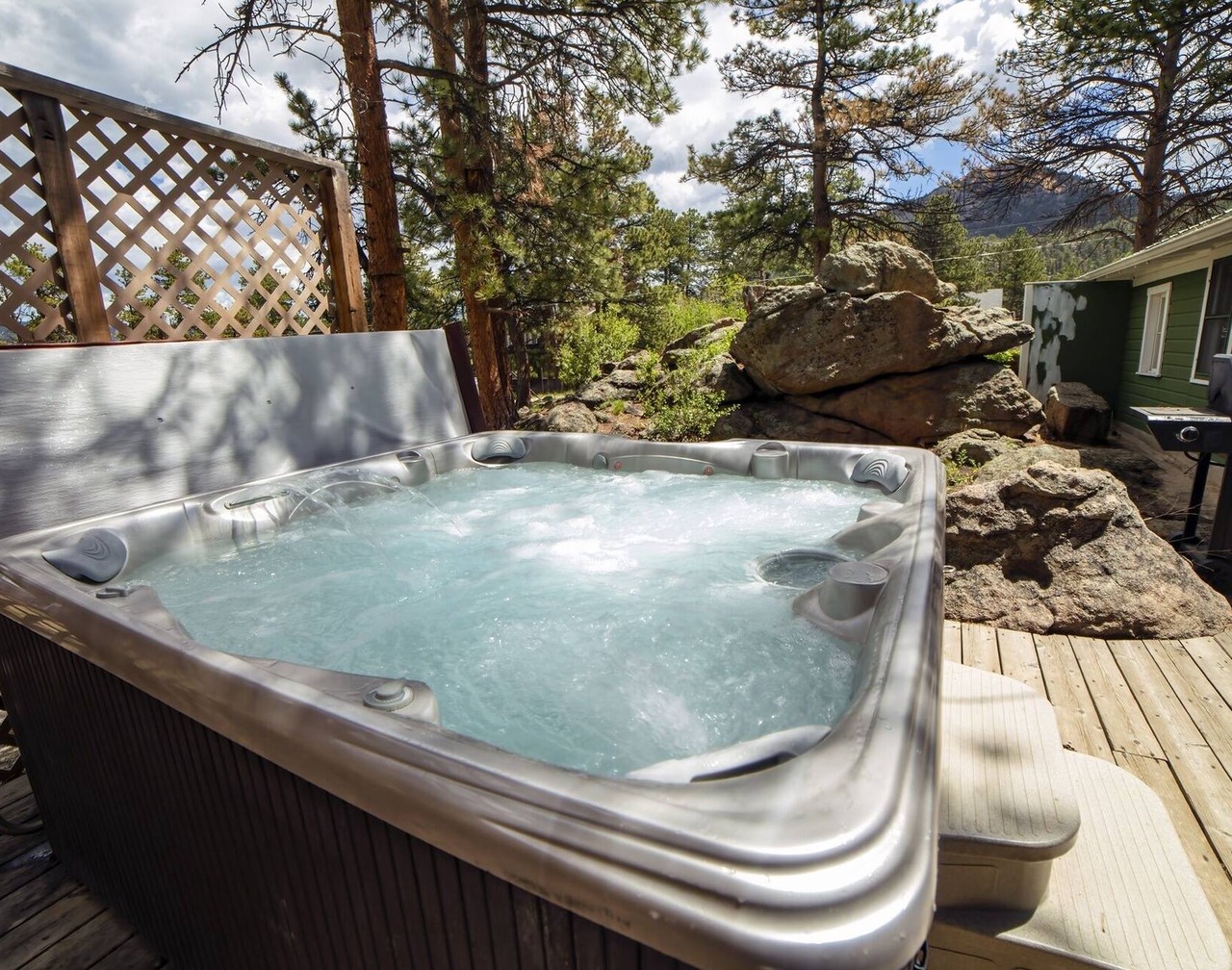 Charming Cabin, Next To National Park 3 Bedroom Cabin - #20-NCD0297 1