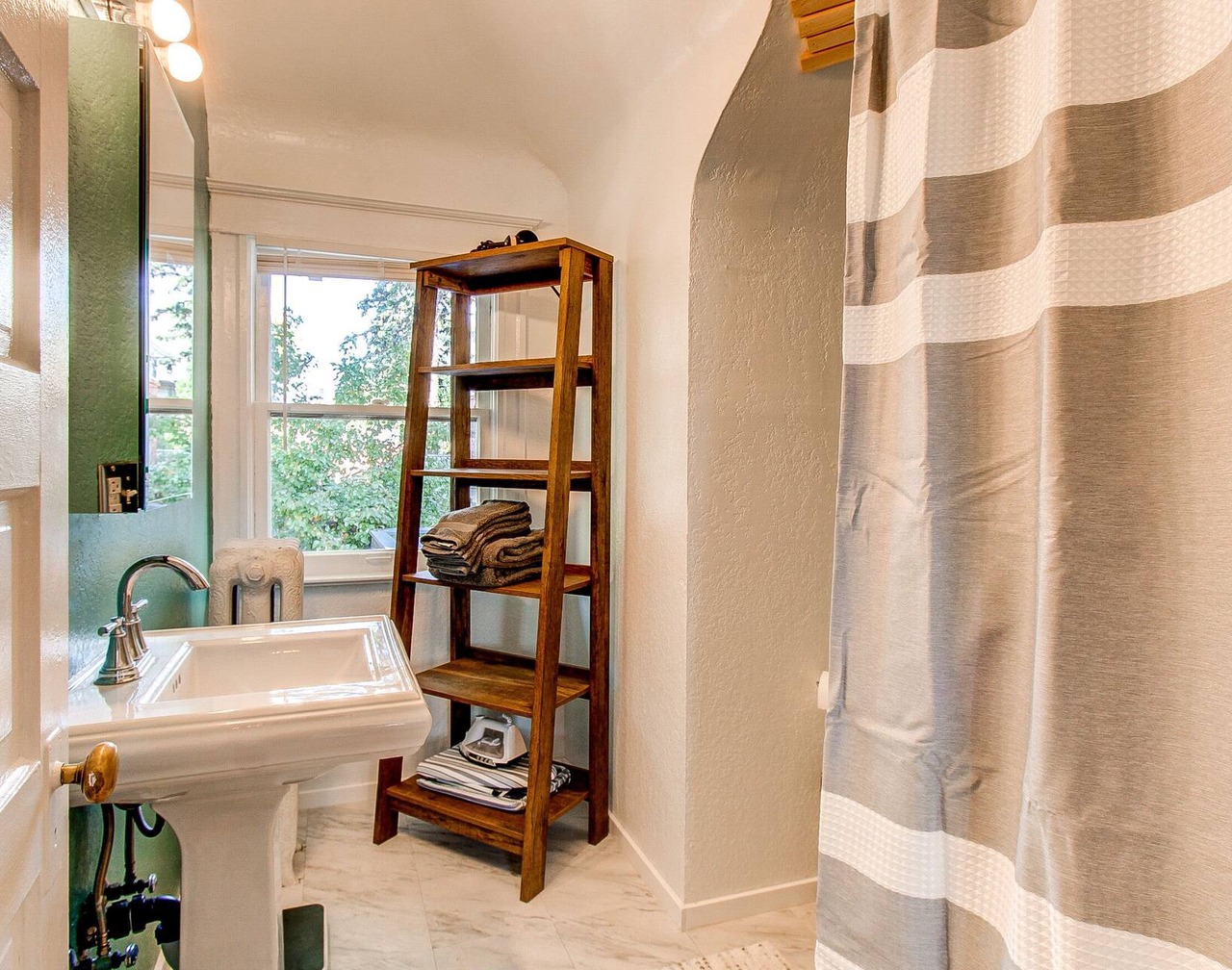 Charming Carriage House in Capital Hill 1