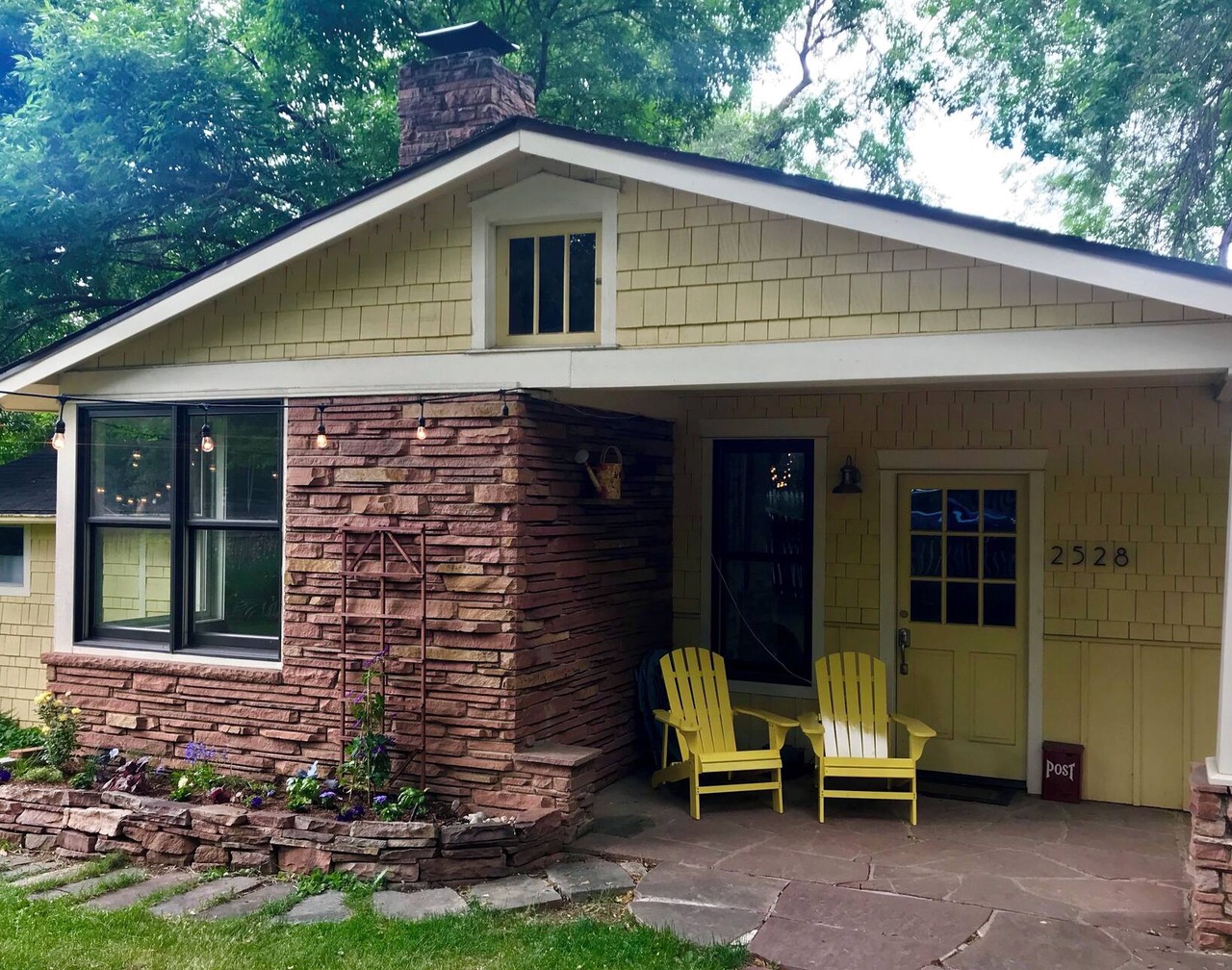 Charming Craftsman 2-bedroom bungalow, downtown but private 1