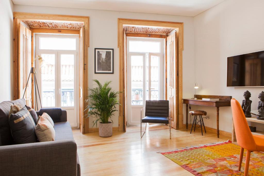 Charming Flat with Balconies Central Chiado District 2 Bedrooms & AC 19th Century Building 1