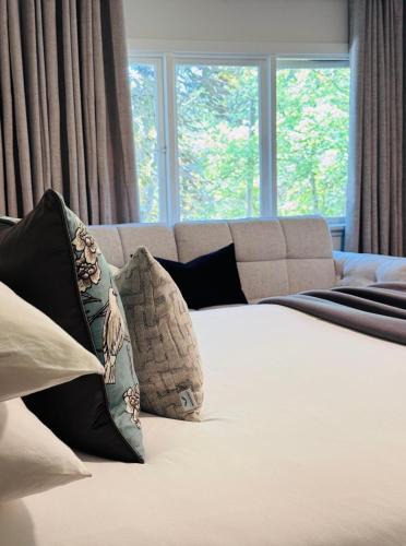 Charming Queen Bedroom with Bathroom Vancouver West 1