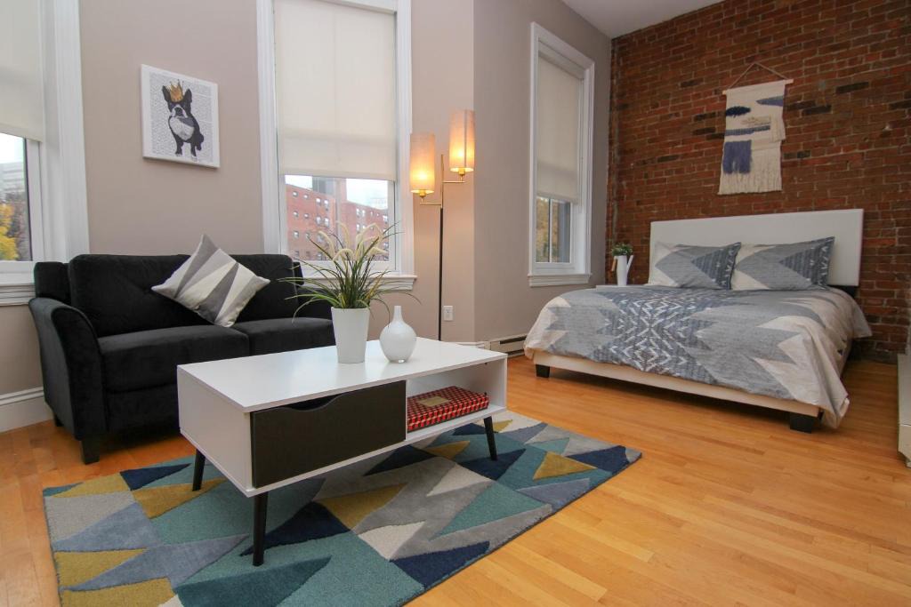 Charming Studio in Boston Brownstone, C.Ave#5 1