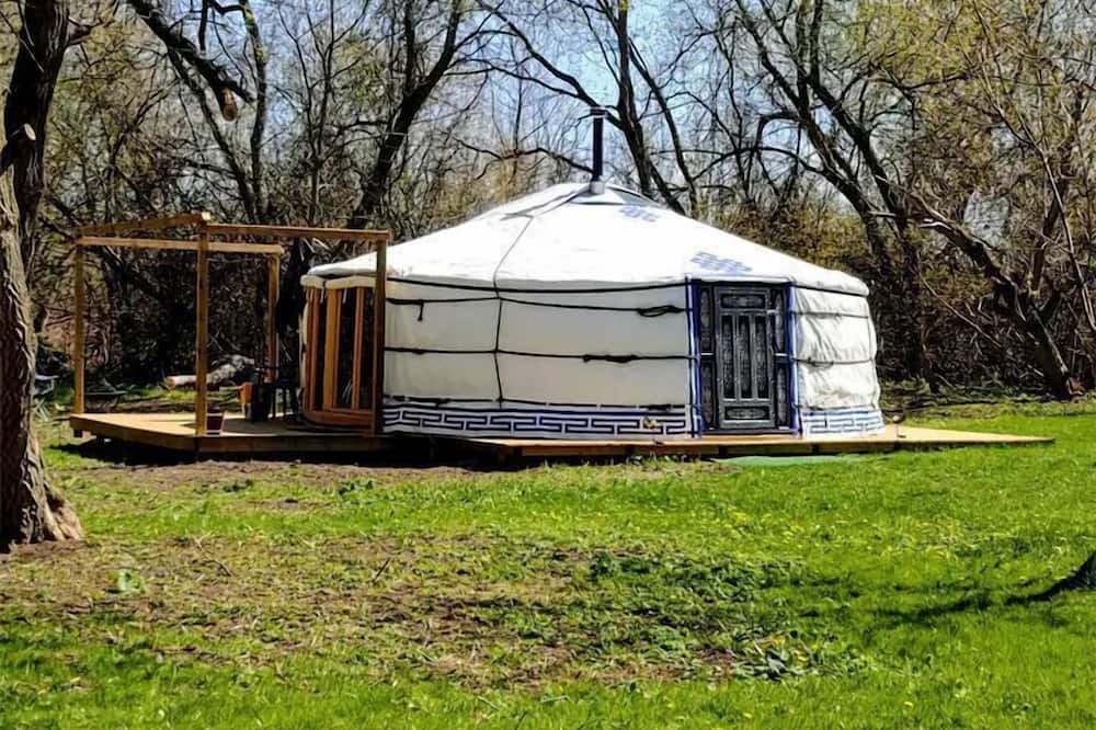 Charming Yurt Accommodation with Fire Pit Ideal for Camping near Lake Simcoe 1