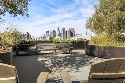 Chic and Cozy Home, Walk to Little Tokyo with Parking 1