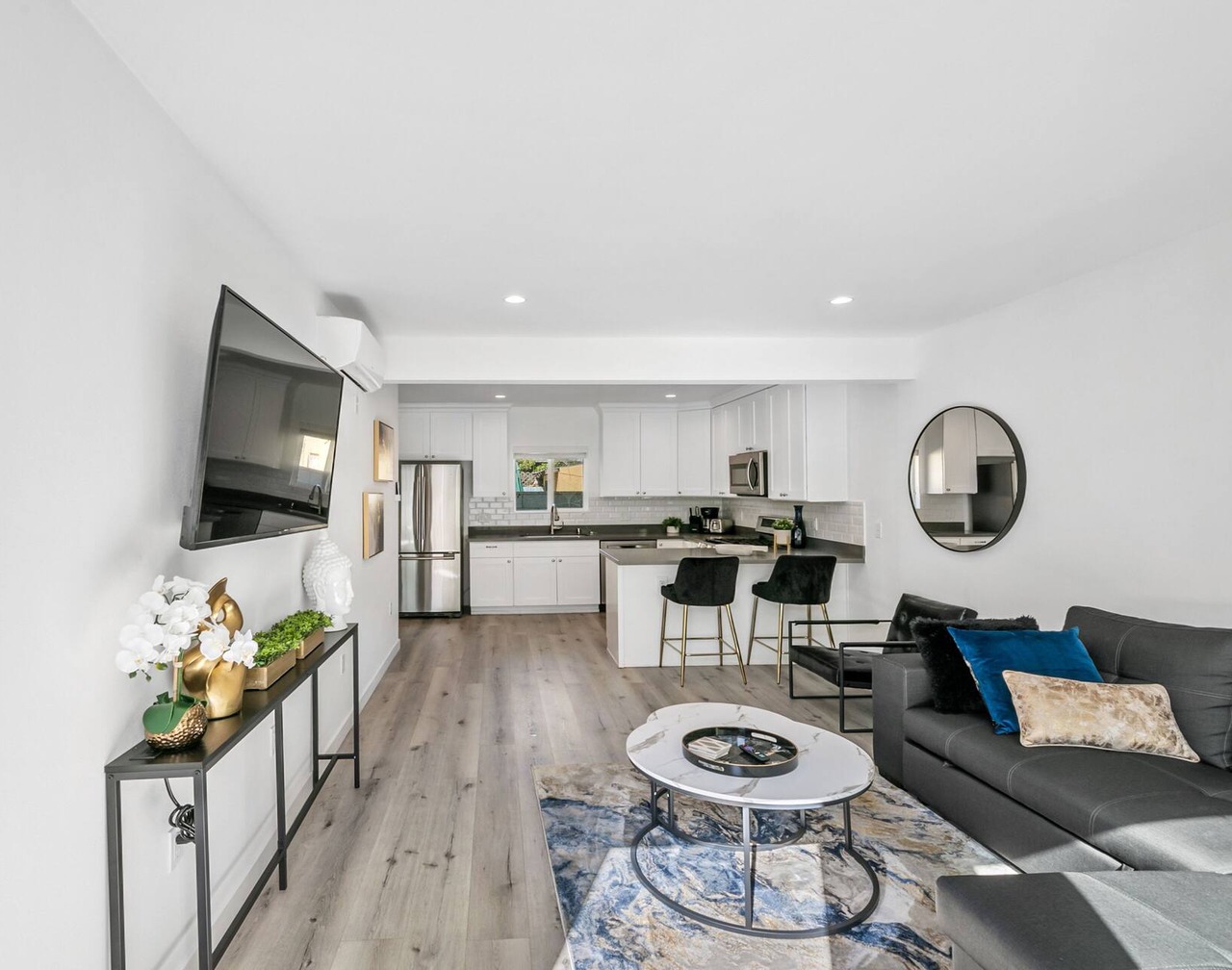 Chic Central 1 BR Parking, Sofa Bed, Washer/Dryer 1