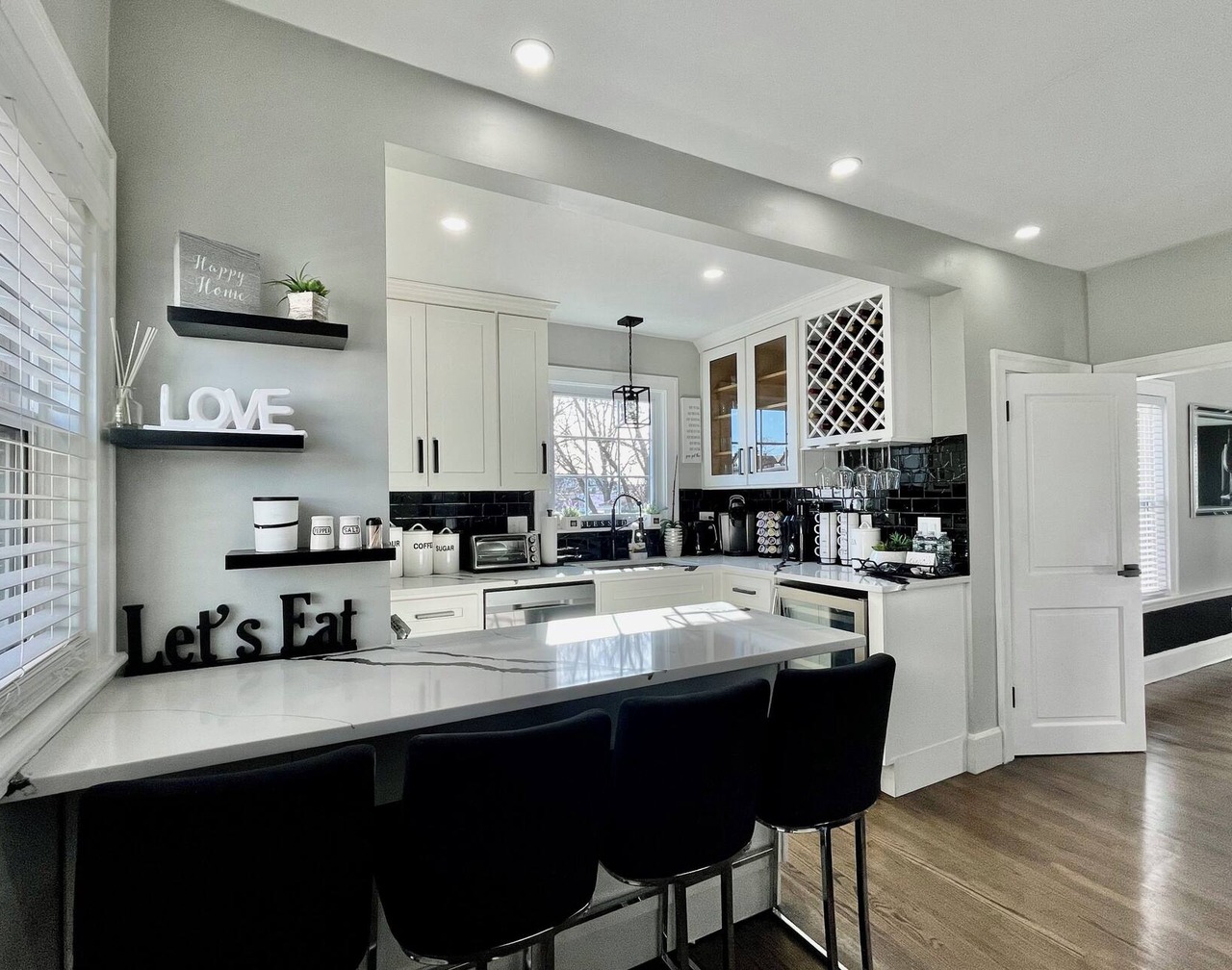 Chic & Comfortable 2-Bedroom Home Modern Living with Everyday Convenience 1