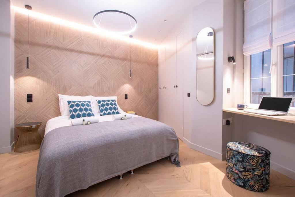 Chic & Fully-Equipped Apartment in Le Marais 1
