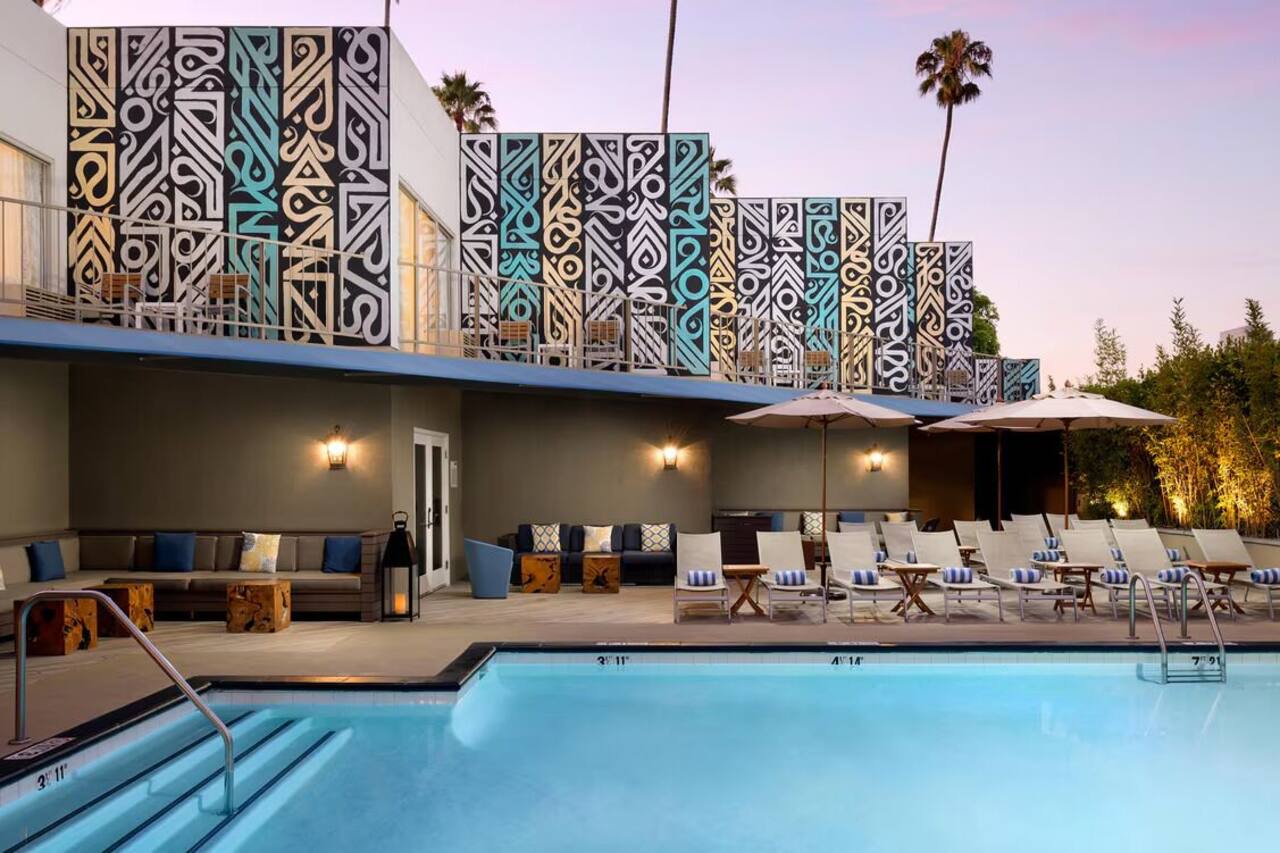 Chic Santa Monica Retreat Perfect for Beach Getaways - Poolside Fun! 1