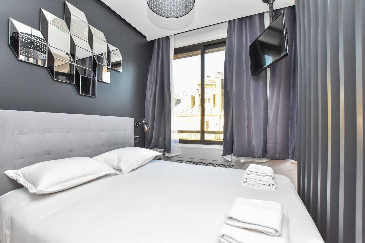 Chic studio w/jacuzzi - 2P - near Palais Garnier 1