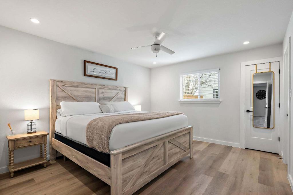 Chic & Stylish 1BR Retreat - Near Zilker Park 1