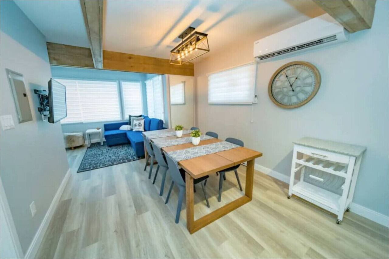 Classy Main Canadian Suite - Close to Attractions 1