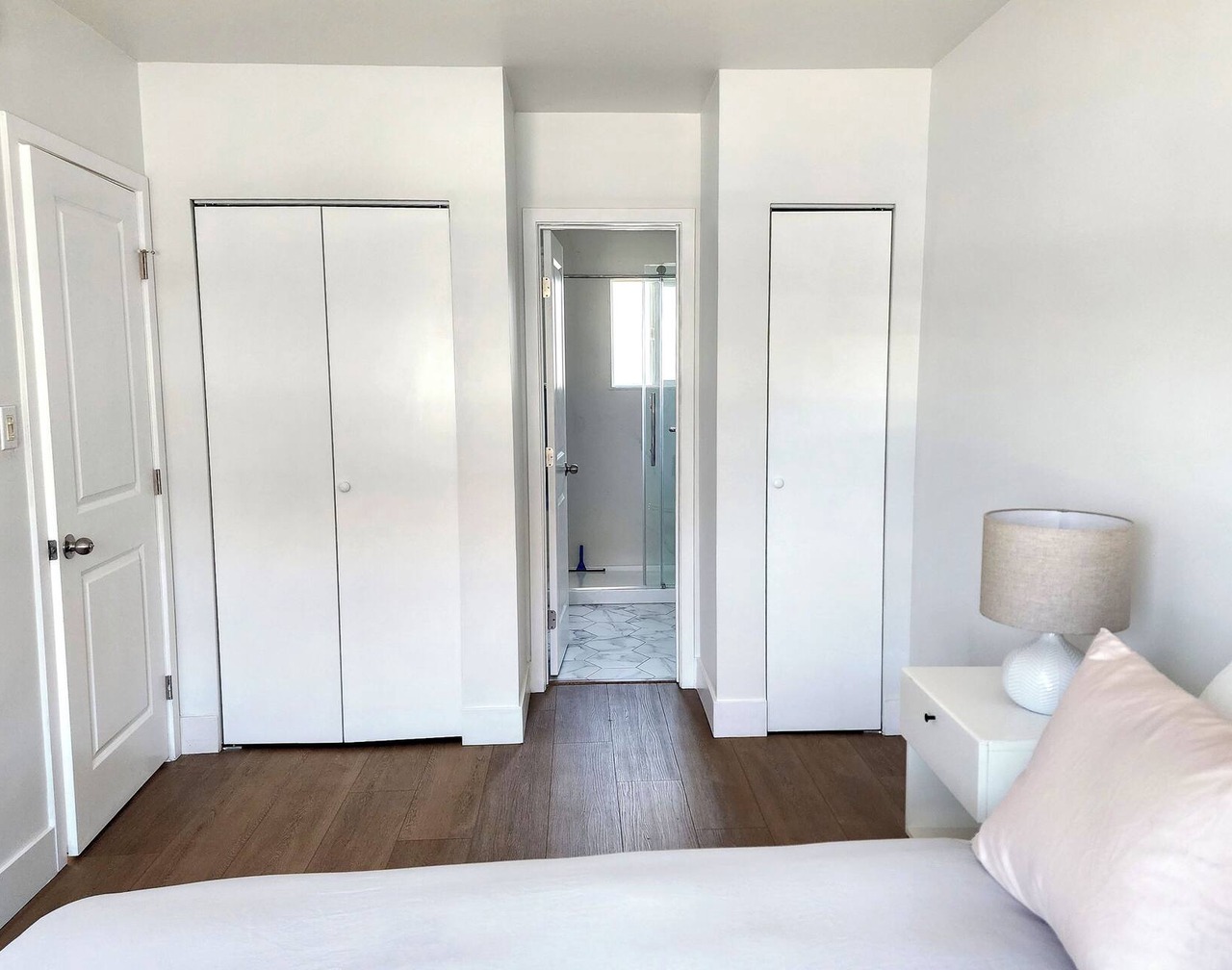 Clean and Modern 1-bedroom house in the heart of Los Angeles with AC 1