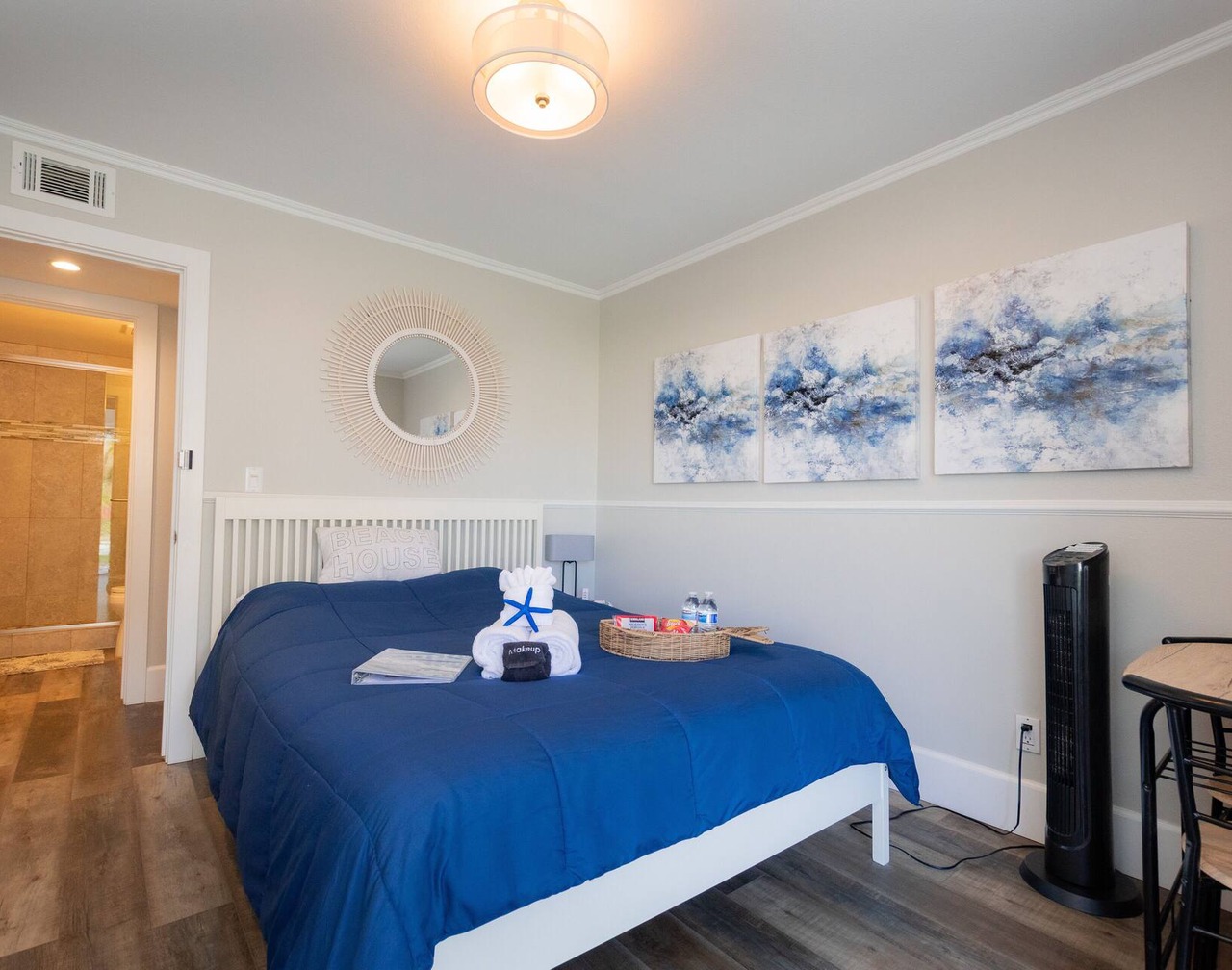 🌴 Coastal Comfort Awaits — Modern 1-Bedroom Suite Near Beach in Del Mar. 1