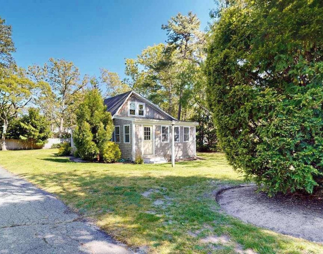 Coastal cottage close to beaches and town - private yard, W/D, & new renovations 1
