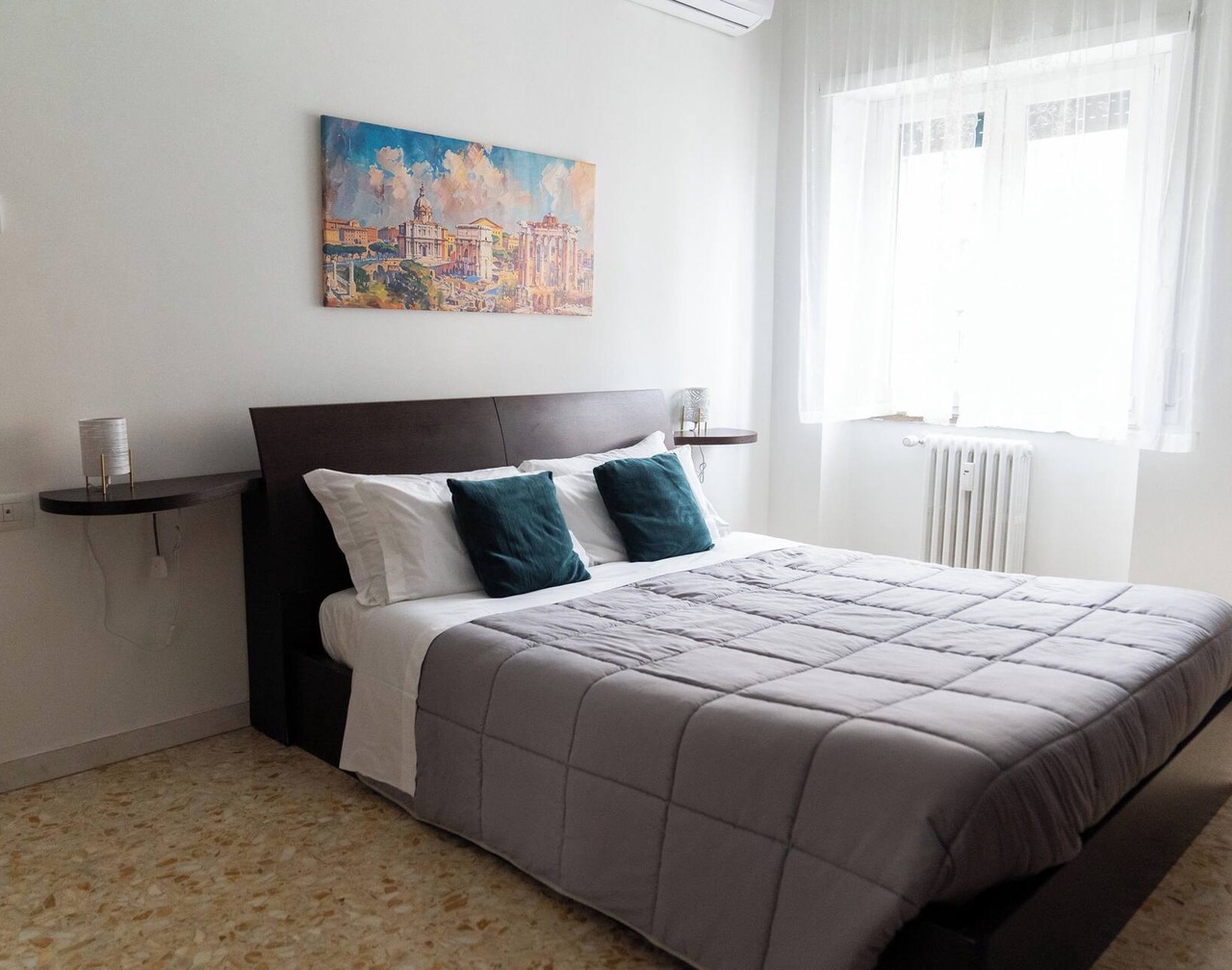Comfortable apartment near the subway station 1