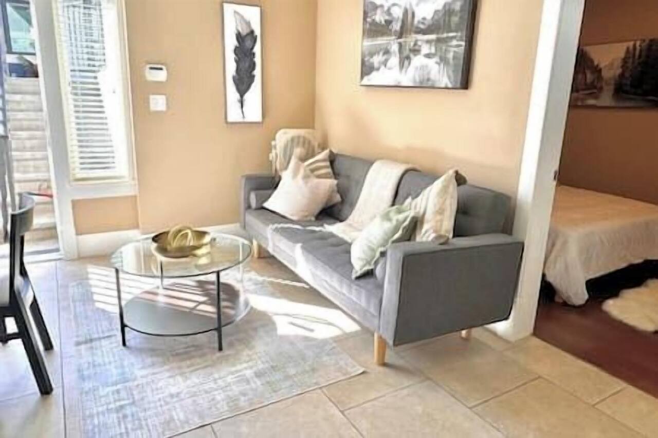 Comfy 1 Bedroom Suite 1