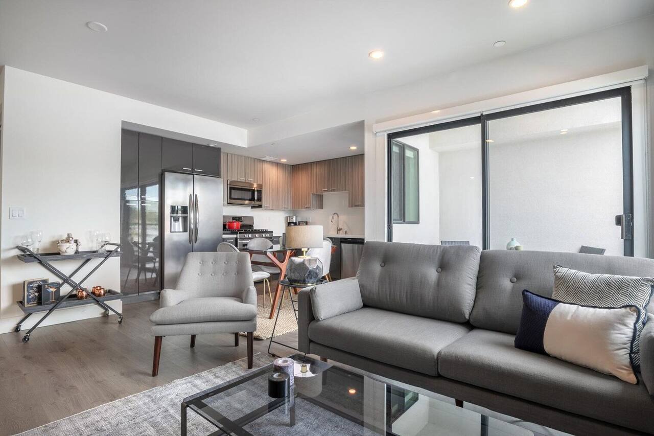 Comfy Mar Vista 1BR w/in-unit W/D + Gym near Venice Beach by Blueground 1