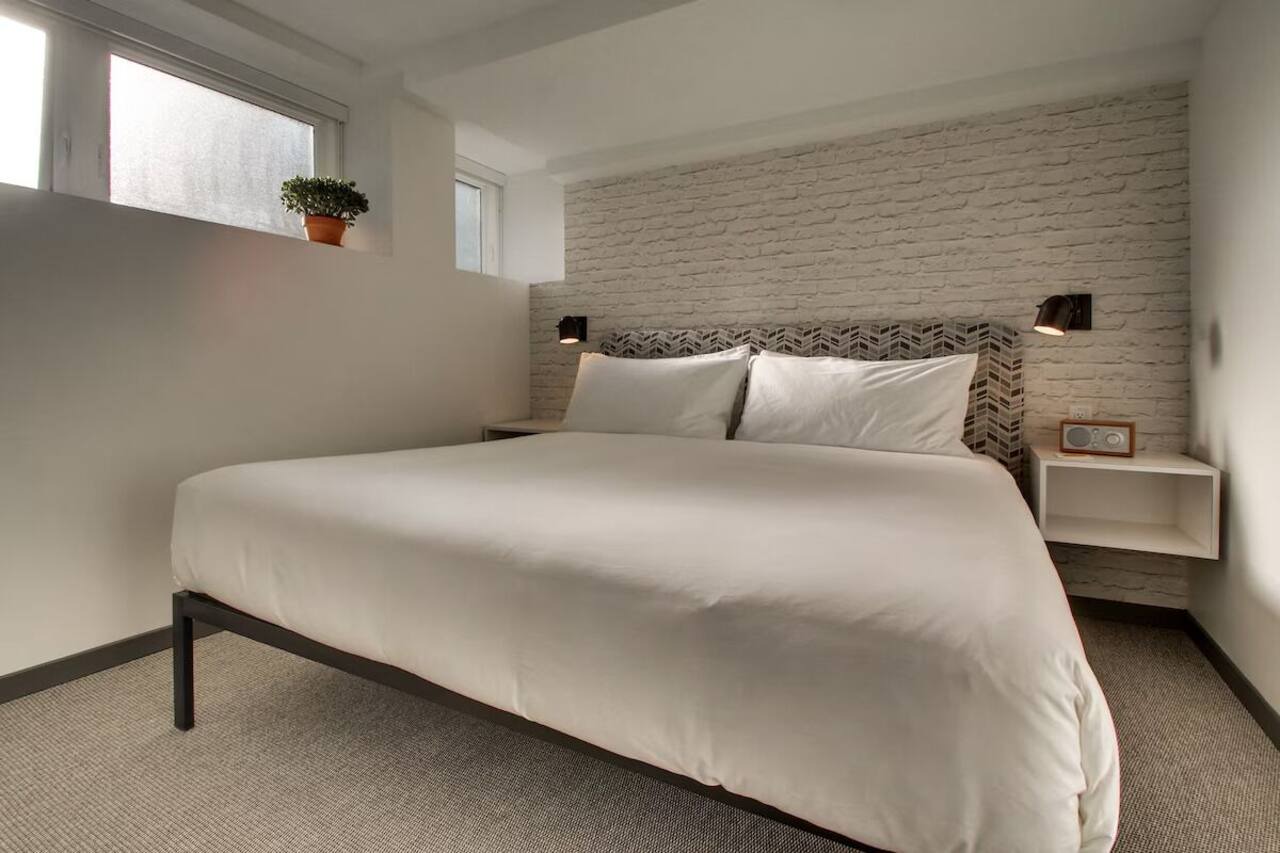 Compact & Contemporary Stay Ideal for Business Travelers – Work & Relax 1