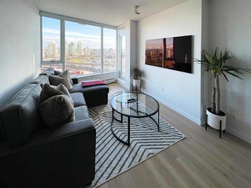 Condo Downtown Vancouver - Near Rogers Arena & BC Place w Parking 1