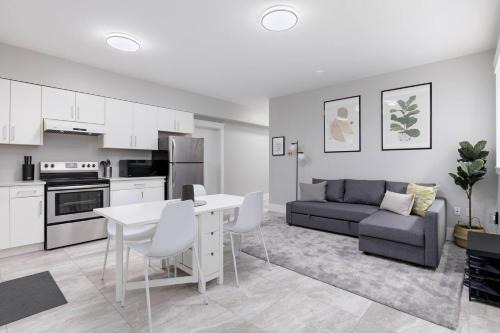 Cosy 2-Bed Basement Suite in Quiet Neighbourhood 1