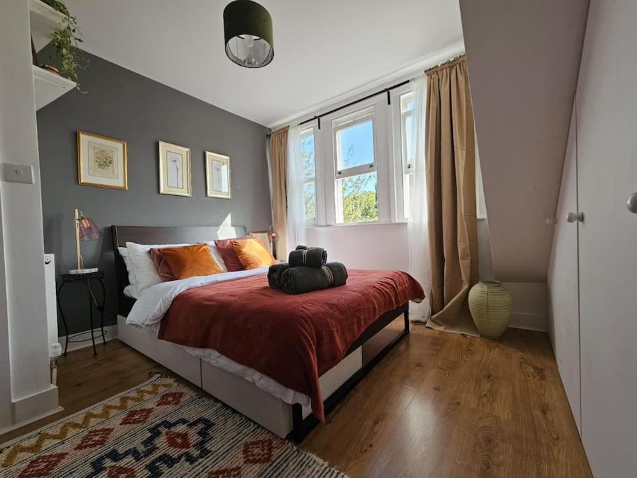 Cosy and quiet one bedroom Thames flat 1