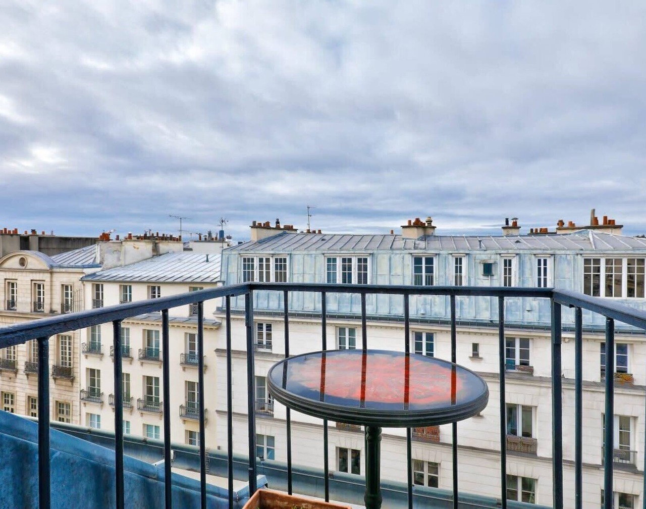 Cosy apartment under the roofs of Paris 1