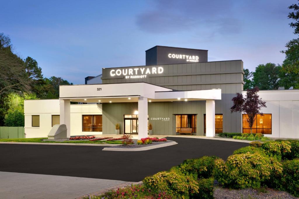 Courtyard by Marriott Charlotte Airport LoSo 1